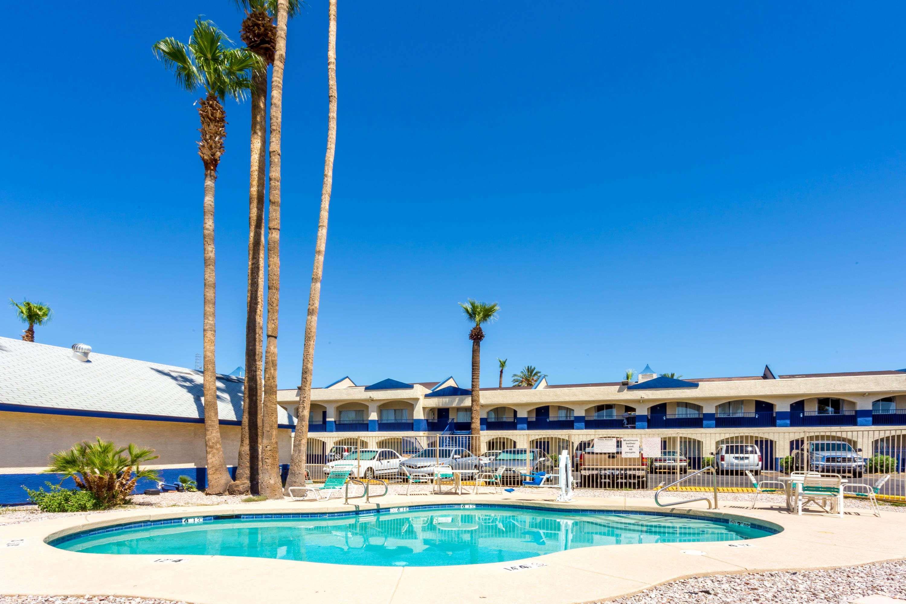 Days Inn By Wyndham Airport - Phoenix Exterior photo